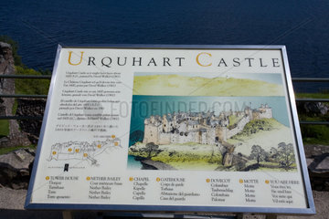 Drumnadrochit  Grossbritannien  eine Infotafel ueber Urqhart Castle