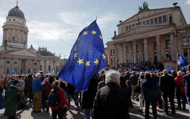Berlin  Deutschland  Pulse of Europe-Demonstration in Berlin-Mitte