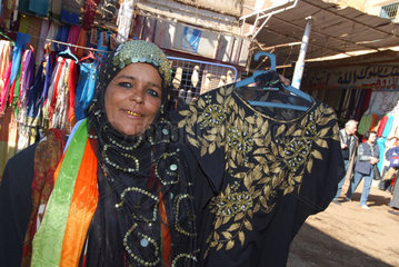 Esna  Aegypten  Verkaufsstand auf einem Basar