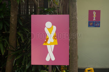 Singapur  Republik Singapur  Schild einer Damentoilette auf der Insel Sentosa