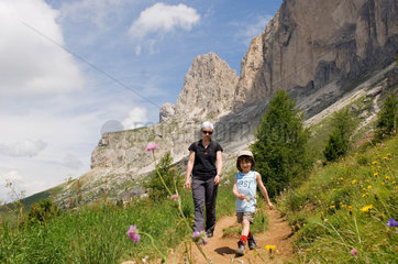 Welschnofen  Italien  Wanderer im Rosengarten-Gebiet