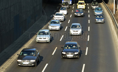Berlin  Deutschland  Rush Hour auf der Stadtautobahn A100 in Hoehe Kaiserdamm
