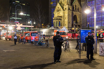 Berlin  Deutschland  Polizeieinsatz auf dem Weihnachtsmarkt am Breitscheidplatz