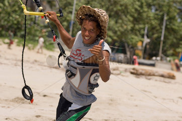 Cabarete  Dominikanische Republik  Kitesurfer am Strand