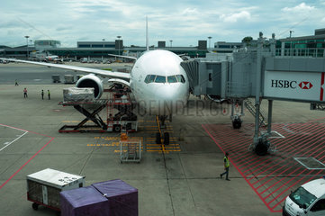Singapur  Republik Singapur  ein Flugzeug an einem Gate des Flughafen Singapur