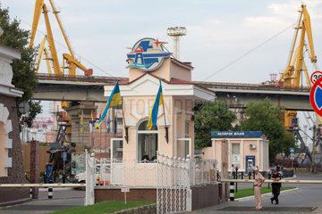 Odessa  Ukraine  Einfahrt in den Hafen