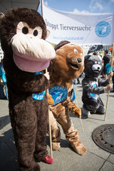 Berlin  Deutschland  Tierschuetzer demonstrieren gegen Tierversuche