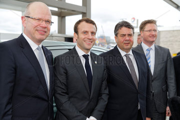 Berlin  Deutschland  Sigmar Gabriel  SPD  Bundeswirtschaftsminister  und Emmanuel Macron  PS  franzoesischer Wirtschaftsminister
