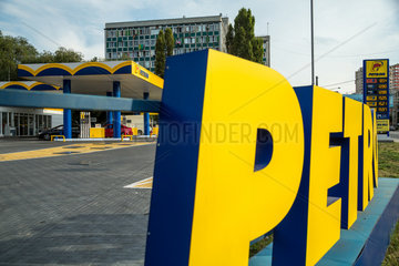 Chisinau  Moldau  Schriftzug einer Petrom-Tankstelle