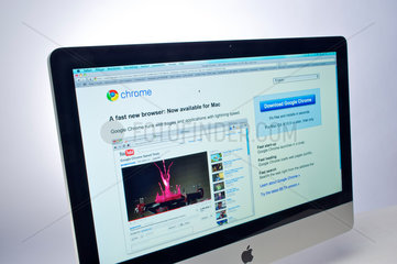 Hamburg  Deutschland  Werbung fuer Google Chrom auf einem Apple-iMac
