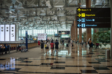 Singapur  Republik Singapur  Abflughalle im Terminal 3 am Flughafen Singapur