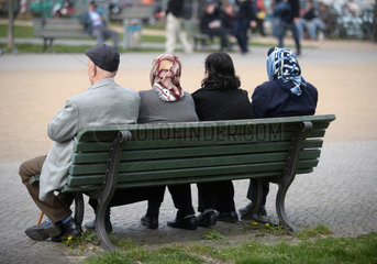 Berlin  Deutschland  Rentner mit tuerkischen Wurzeln auf dem Oranienplatz