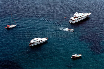 Capri  Yachten ankern in der Bucht