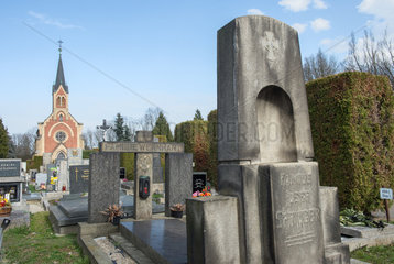 Krumau  Tschechien  Grab einer deutschen Familie auf dem Friedhof