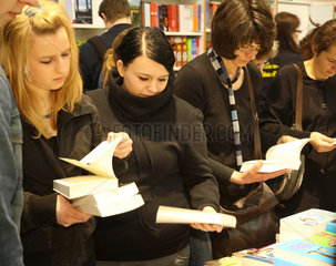 Leipzig  Deutschland  Lesebegeisterte auf der Leipziger Buchmesse
