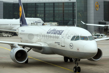 Frankfurt  Deutschland  Airbus A340-300 der Lufthansa am Flughafen Frankfurt