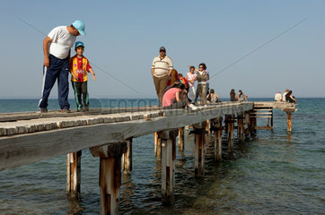 Famagusta  Tuerkische Republik Nordzypern  Steg am Mittelmeer