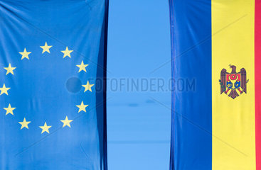 Kischinau  Republik Moldau  EU-Flagge und Fahne Moldawiens