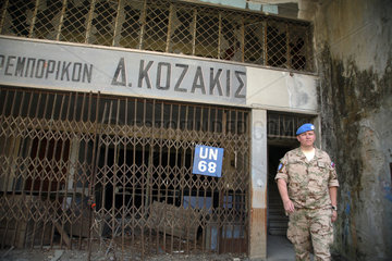 Nikosia  Zypern  ein slowakischer UN-Soldat in der UN-Pufferzone