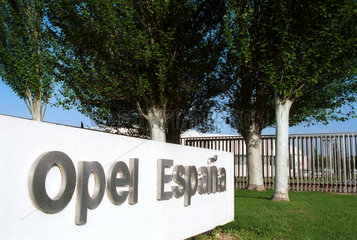 Emblem beim Opel-Werk in Spanien
