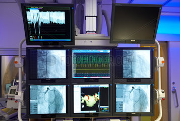 Berlin  Monitore in einer hochmodernen kardiologischen Ambulanz