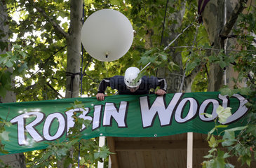 Stuttgart  Deutschland  Protestaktion der Umweltschutzorganisation Robin Wood gegen Stuttgart 21