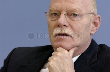 Dr. Peter Struck  SPD  Bundesverteidigungsminister