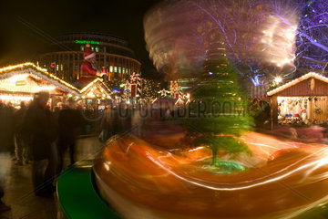 Berlin  Weihnachtsmarkt auf dem Breitscheidplatz