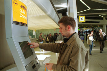 Check-In-Automat  Flughafen Berlin-Tegel