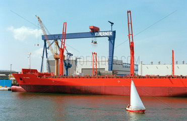 Schiffsbau bei der Kvaerner Warnow Werft