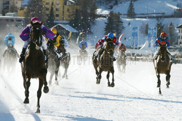 Pferderennen auf dem zugefrorenen Sankt Moritz See