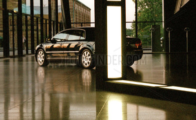 Volkswagen zeigt den Phaeton in der Neuen Nationalgalerie
