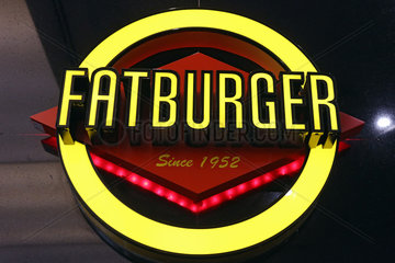 Dubai  Vereinigte Arabische Emirate  Firmenschild der Fastfoodkette Fatburger