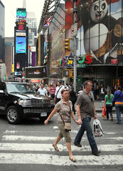 New York City  USA  Passanten am Times Square