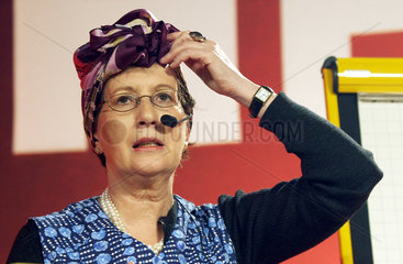 Ministerpraesidentin Heide Simonis SPD als Putzfrau