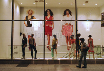 Schaufenster einer H & M-Niederlassung in Warschau