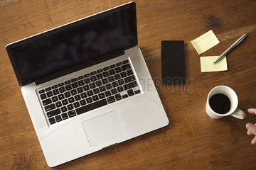 Wireless devices reduce workspace clutter