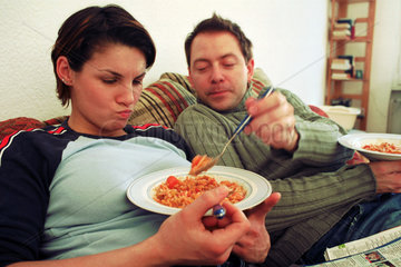 Mann und Frau beim Essen