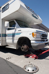 Motor home having a tire changed