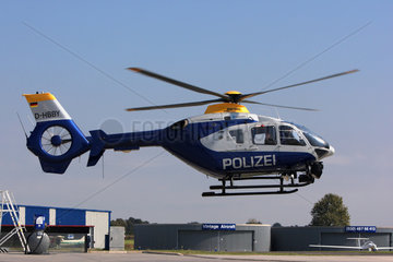Strausberg  Deutschland  Polizeihubschrauber im Flug