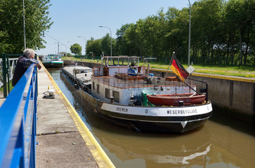 Langwedel  Deutschland  Schiffsschleuse am Schleusenkanal Langwedel