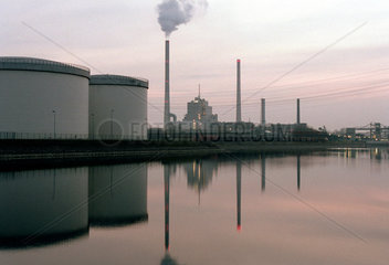 Rheinhafen und Dampfkraftwerk von EnBW in Karlsruhe