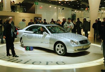 Mercedes praesentiert die neue E-Klasse auf der Messe Auto Mobil International