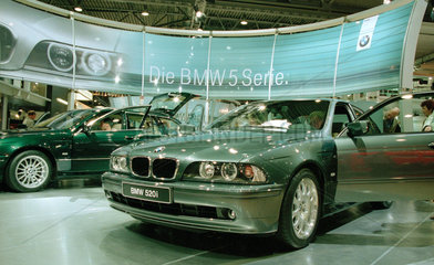 BMW praesentiert seine Fahrzeuge auf der Messe Auto Mobil International