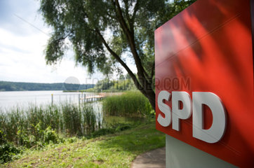 Potsdam  Deutschland  SPD-Aufsteller fuer einen Fototermin zum Bundestagswahlkampf