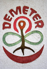 Stuttgart  Deutschland  das Demeter Logo an einer Hauswand