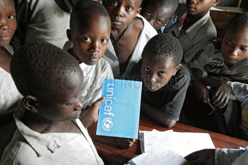 Goma  Demokratische Republik Kongo  Schulunterricht im IDP CCLK Camp