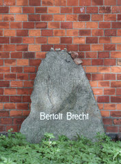 Berlin  Grabmal Brecht auf Dorotheenstaedtischen Friedhof