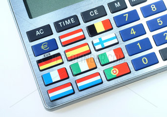 Ein EU-Taschenrechner mit Flaggen auf den Tasten
