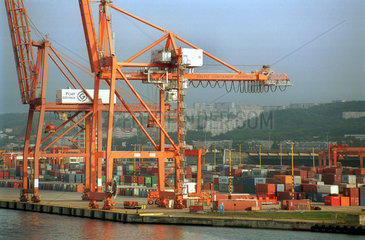 Baltic Container Terminal im Hafen von Gdynia  Polen